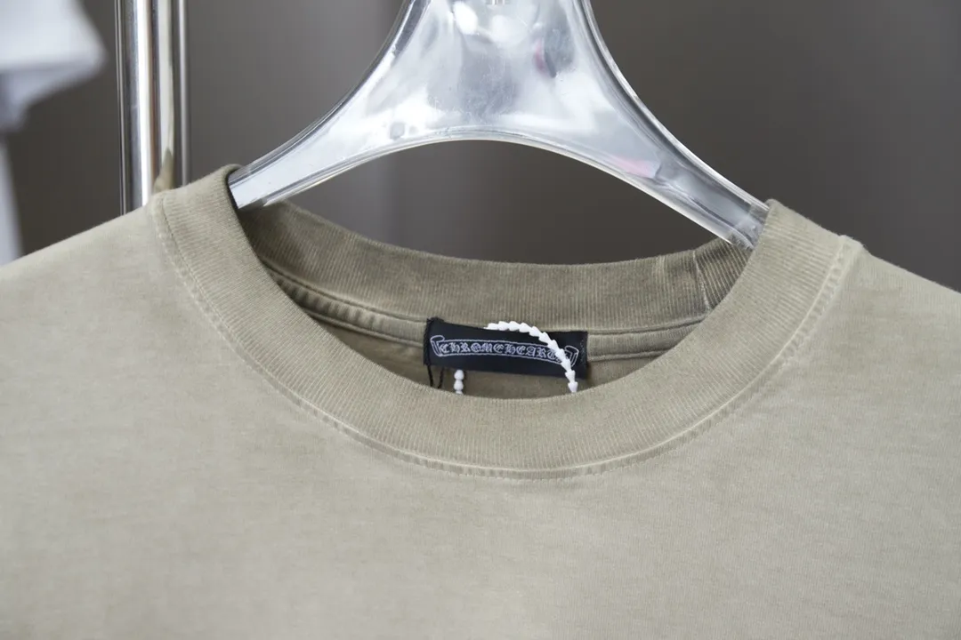 🅿️220 Chrome Hearte 25SS early spring new model, hot diamond short sleeves, light luxury, a must-have item for daily commuting for men and women, correct version, welcome to compare, detailed features · 280 grams of 100% pure cotton double yarn jersey fabric · Special thickened 32 pieces of double-strand 1X1 thread in the same vat · Imported Australian matte pearlescent diamonds. Ready-made garments are dyed and then faded and fried with snowflakes. Then wash to make it look old. General washing improves the effect · Double-needle stitching across seams · Original main mark, washed tag, branded moisture-proof paper packaging Color: black/apricot/grey/military green Size: S/M/L/XL